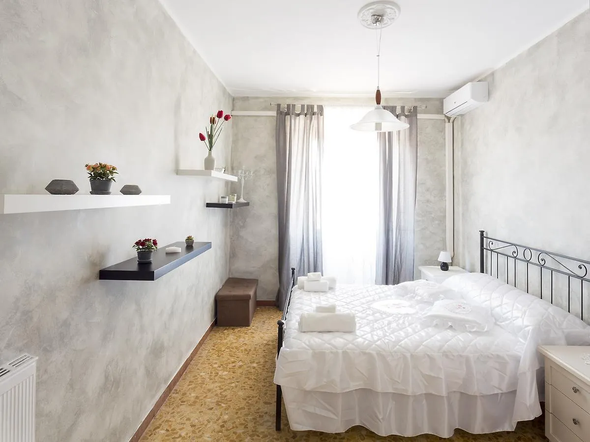 Napoleone Holiday Apartment ローマ 0*,